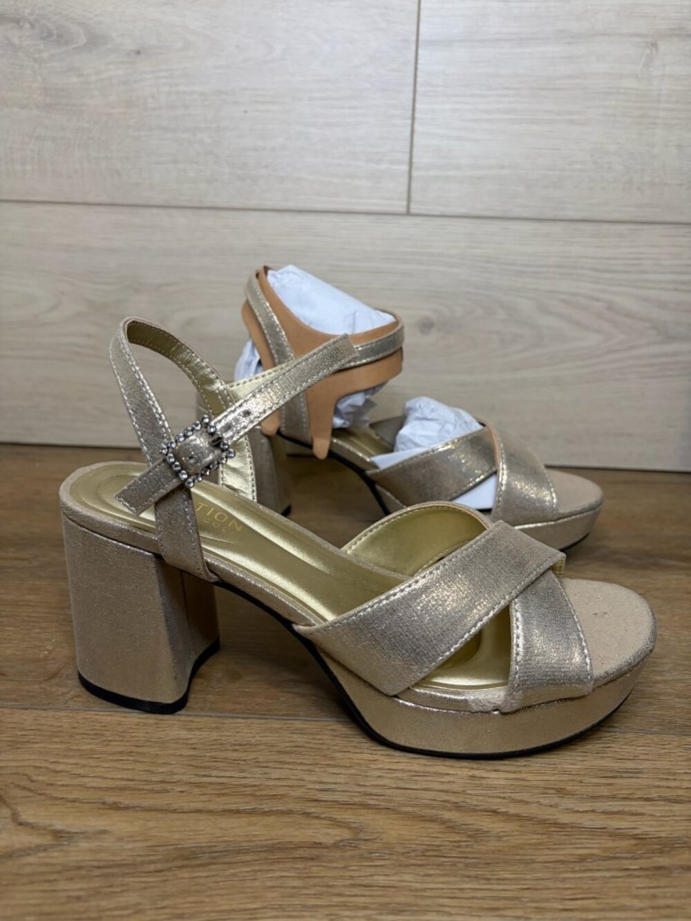 Reaction Kenneth Cole Soft Gold Platform Sandals 7M